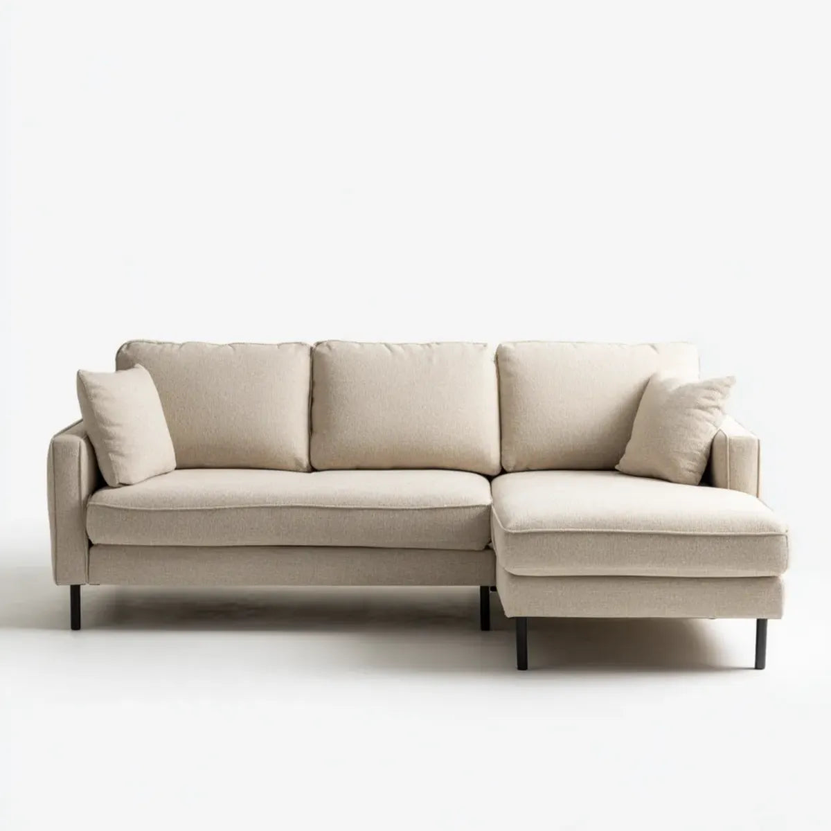 Divano angolare 3 posti con chaise longue destra beige ecrù 230 x 150 x 85 cm in poliestere con gambe in acciaio forma a L